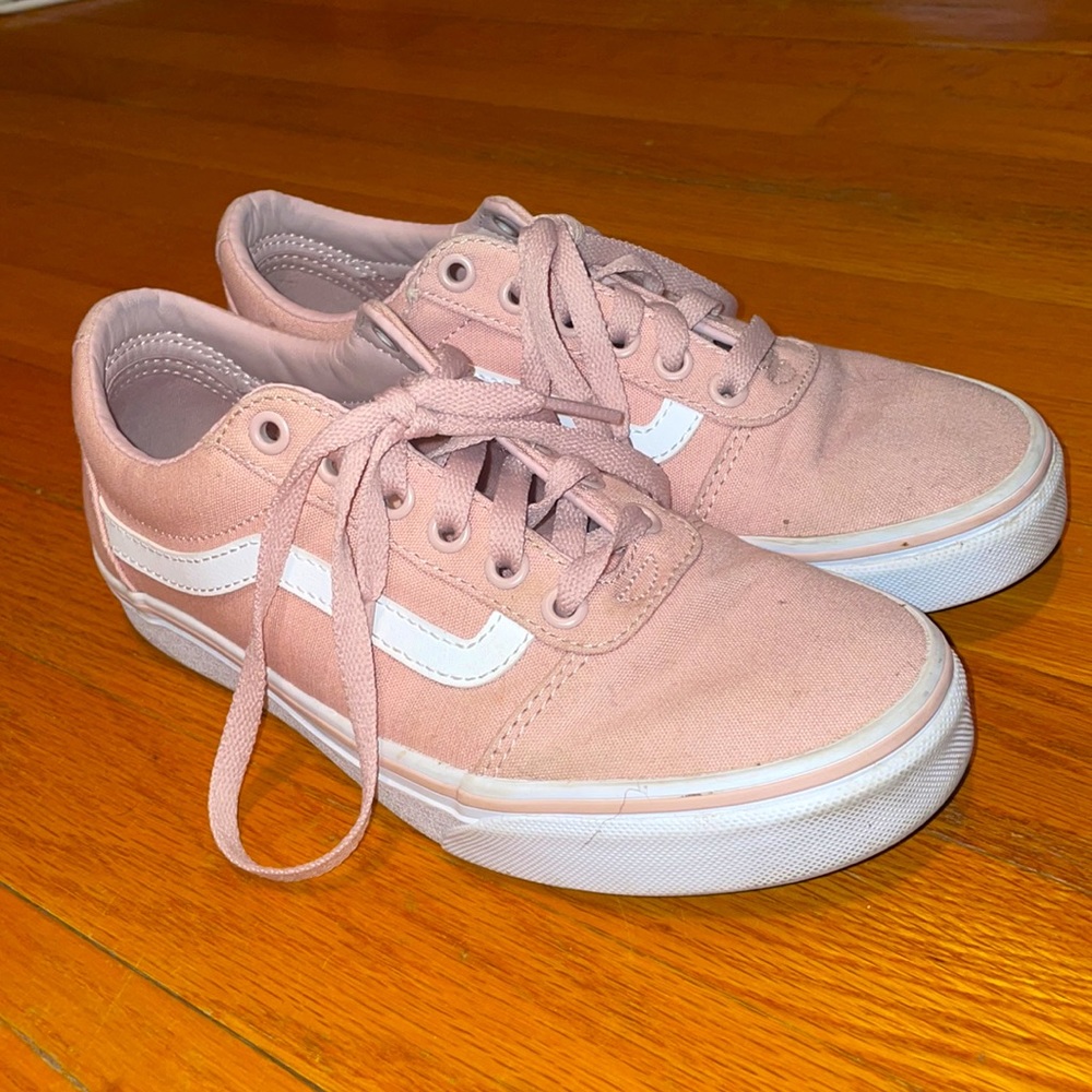 Women’s pink vans